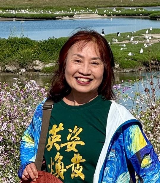 一張含有 人員, 服裝, 戶外, 微笑 的圖片

AI 產生的內容可能不正確。